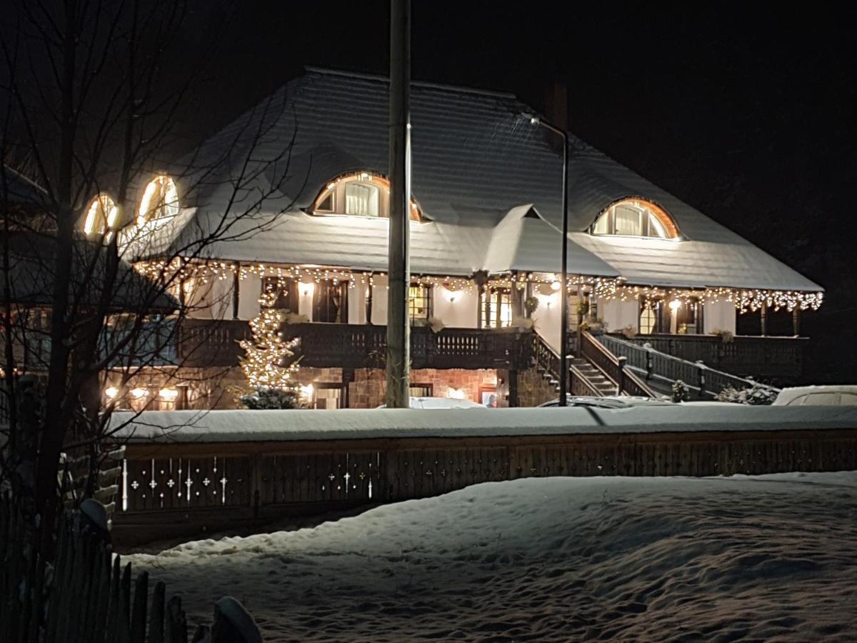 Hotel Pensiunea La Moara Fundu Moldovei Esterno foto