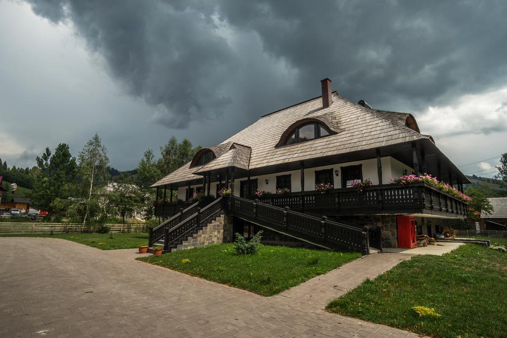 Hotel Pensiunea La Moara Fundu Moldovei Esterno foto