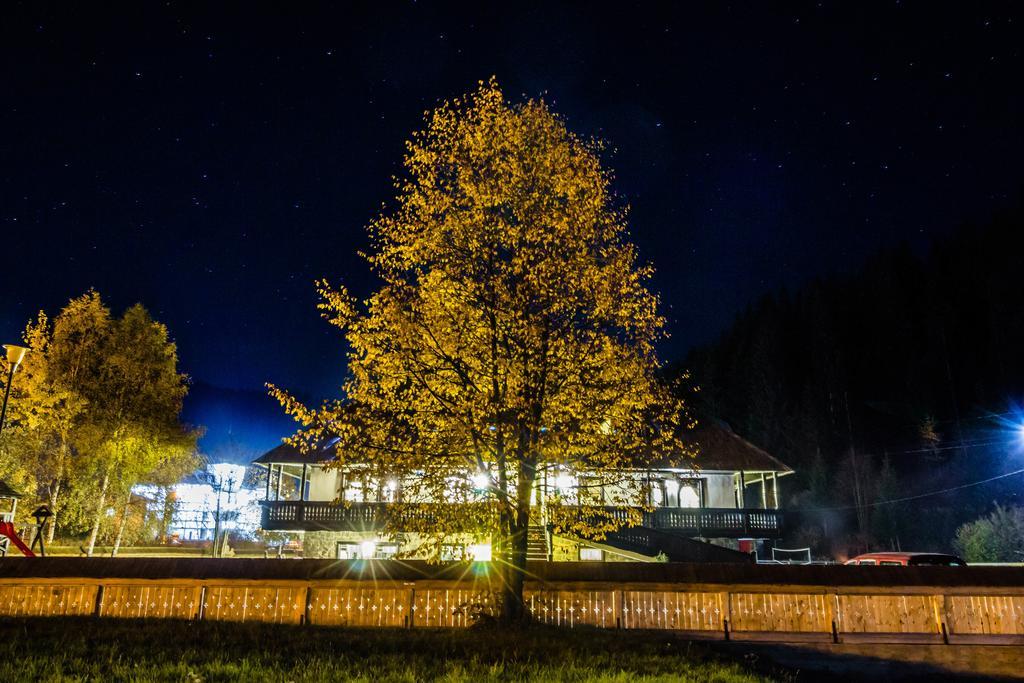 Hotel Pensiunea La Moara Fundu Moldovei Esterno foto